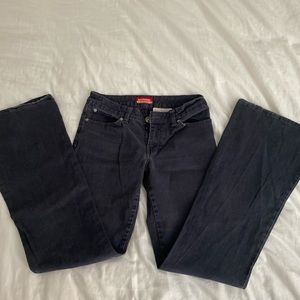 Super cute vintage jeans! Adorable with any top and a great item for fall!